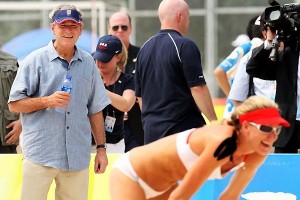 Буш и пляжные волейболистки